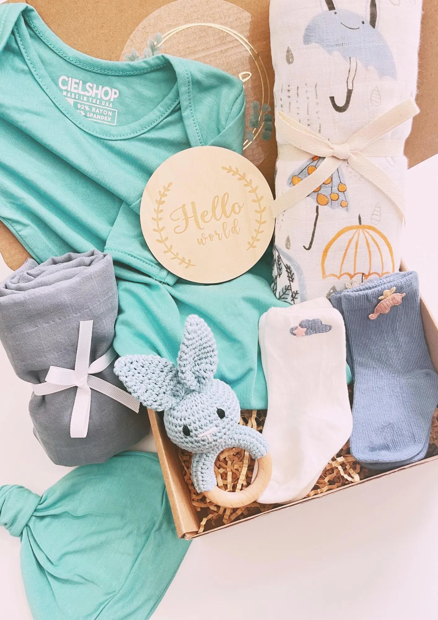 Newborn Gift Set for Boy & Girl | Baby Shower Gift | 8-Piece Baby Box (Oatmeal)