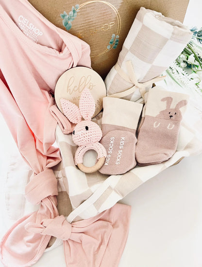 Newborn Gift Set for Boy & Girl | Baby Shower Gift | 8-Piece Baby Box